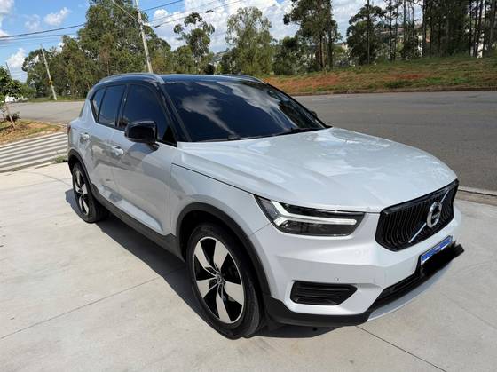 VOLVO XC40 2.0 T4 GASOLINA MOMENTUM GEARTRONIC